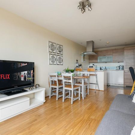 Stratford Skyview Apartment 런던 외부 사진