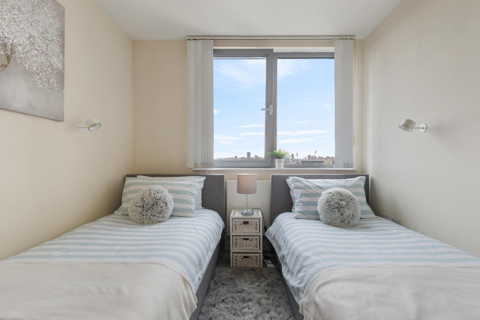 Stratford Skyview Apartment 런던 외부 사진