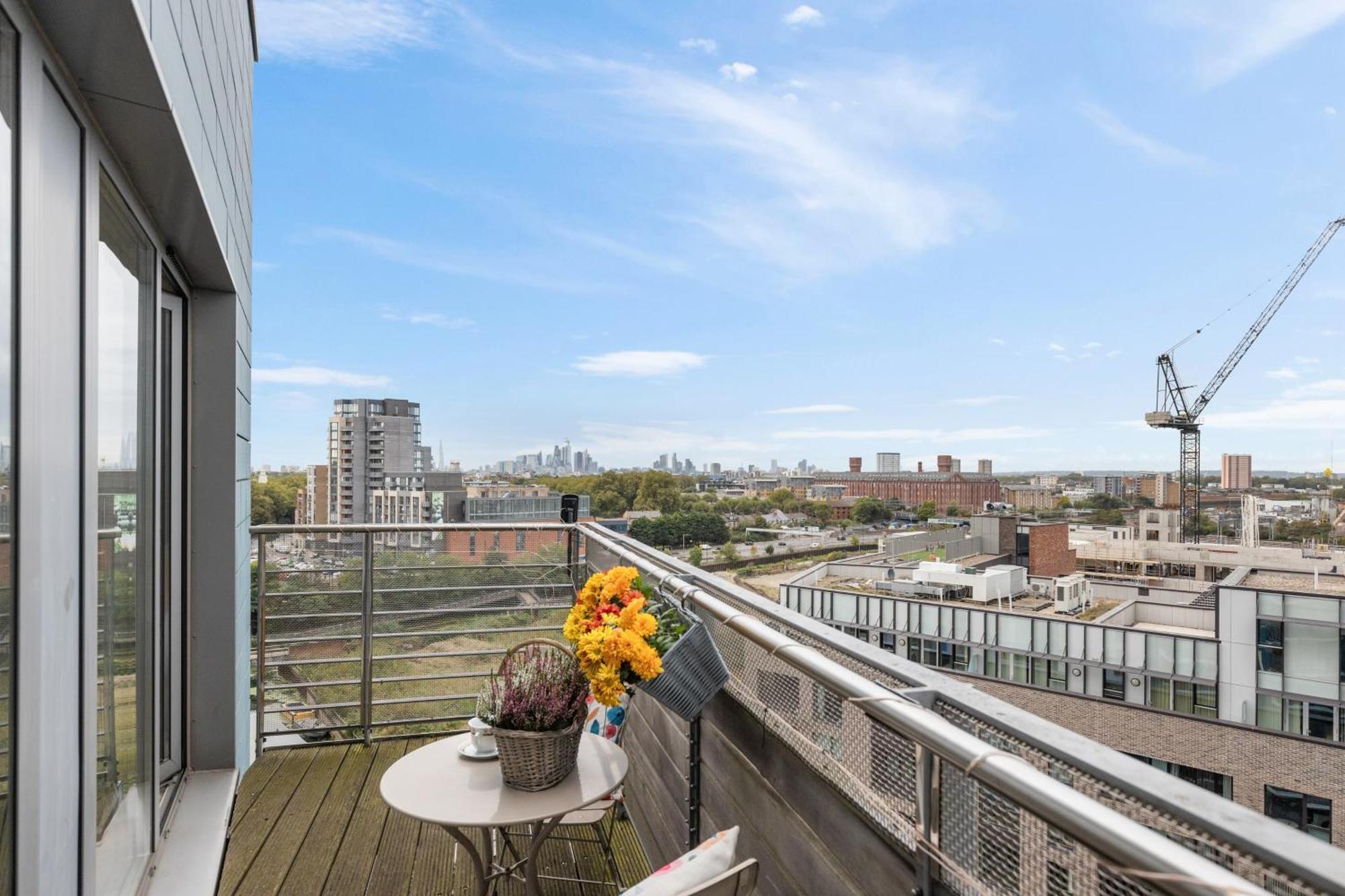 Stratford Skyview Apartment 런던 외부 사진