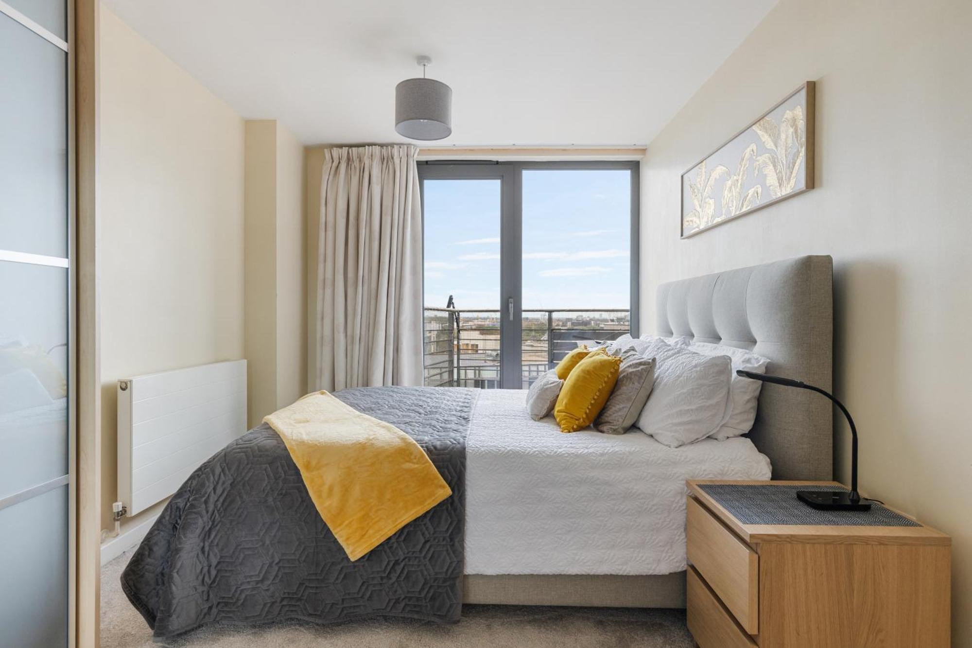 Stratford Skyview Apartment 런던 외부 사진